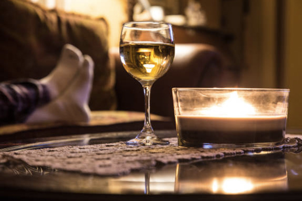 Divano e vino, trendy e rilassante