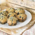 Muffin allo yogurt con mela e uvetta
